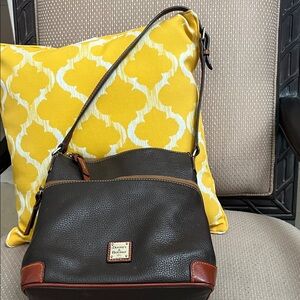 Dooney & Bourke brown leather shoulder bag GUC